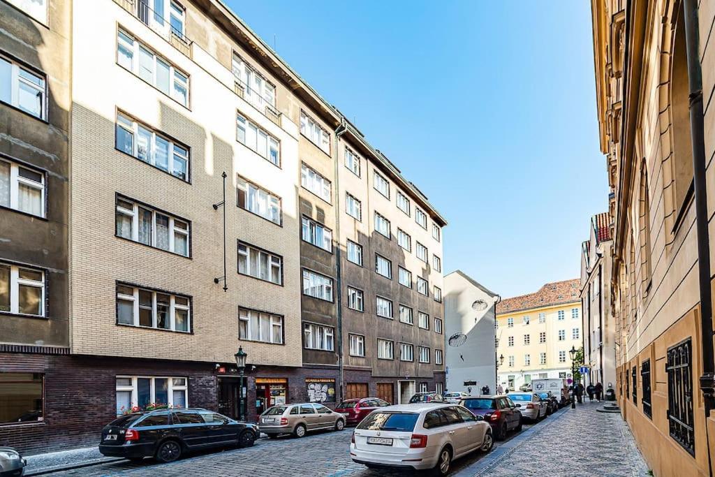 Cozy Old Town Stay - 1-Bedroom Apartment Прага Экстерьер фото