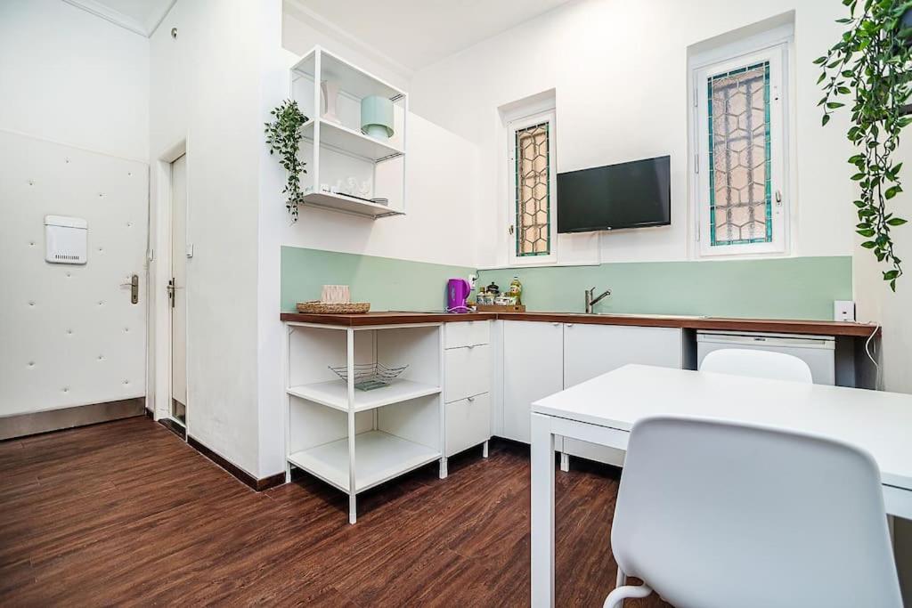 Cozy Old Town Stay - 1-Bedroom Apartment Прага Экстерьер фото